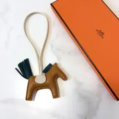 HERMES ロデオ チャームPM セサミ クレ マラカイト ラムスキン U刻印