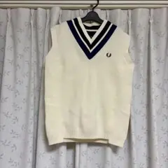 フレッドペリー アイボリー Vネックニットベスト