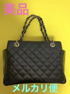 エナメル風キルティング ショルダーバッグ 黒