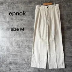 エプノック オフホワイト ストレートパンツ センタープレス 大人綺麗め