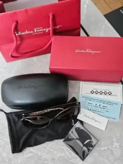◆【未使用】Ferragamo 紫外線99,9％カットサングラス 銀座松屋のサムネイル