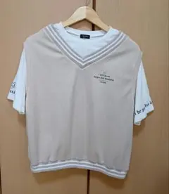 ベージュ Vネック 半袖Tシャツ 重ね着風