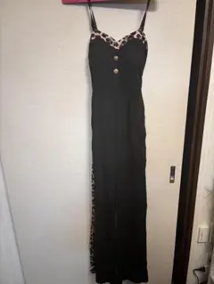 BLACK Queenヒョウ柄ディテールのブラックオールインワン