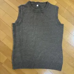 ユニクロ　ニットベスト Mサイズ　ブラウン
