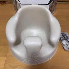 【ほぼ新品】腰ベルト付き　Bumbo バンボベビーチェア サンドベージュ