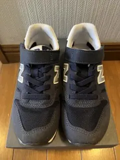New Balance ネイビー スニーカー ベルクロ　373