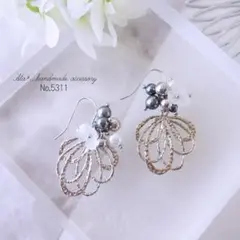 No.5311　シルバーフラワーチャームパールじゃらじゃら　ピアス/イヤリング