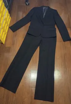 黒のビジネススーツ（パンツ・スカート）