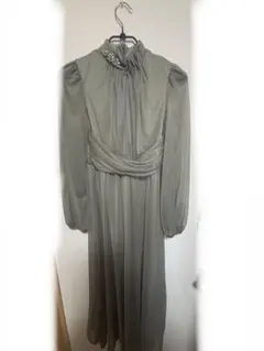 グレー ハイネック ビジュー付き パーティードレス