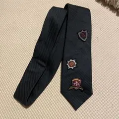 NICOLE CLUB FOR MEN黒 シルクネクタイ 刺繍エンブレム付き