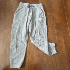子供服　Nike グレー スウェットパンツ　122〜128cm