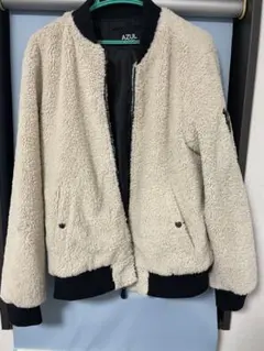 アズールのボアです