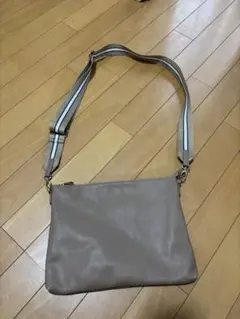 【SIMPLE】 美品 フラットショルダーバッグのサムネイル