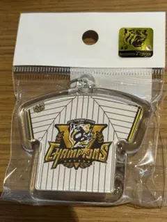 【数量限定完売品】阪神 2025 優勝記念グッズ　横濱 ユニフォームキーホルダー