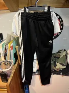 adidas ラインパンツ