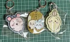ちいかわ ラメアクリルキーホルダー5うさぎ ラッコとモモンガ 古本屋 3点セット