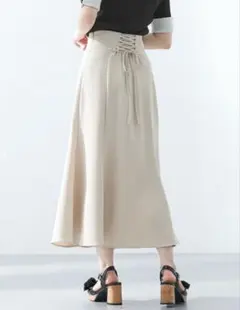 新品INGNI(イング)ベージュ色バックレースアップマーメイドスカート