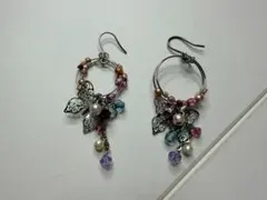 【ハンドメイド】蝶デザインのビーズピアス／シルバー系