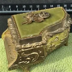 装飾的なアクセサリーケース　オルゴール付き