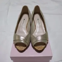 【美品】DIANA オープントゥ ウェッジソールパンプス ゴールドのサムネイル