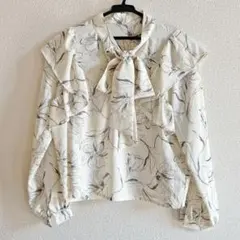 花柄フリルボウタイブラウス アイボリー