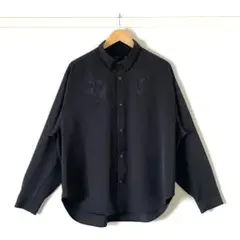 【今だけ大特価・美品】レイジブルー 花柄刺繍ラグイージーシャツ ポリエステル 黒