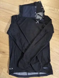 【即日発送可】Oakley デザインシャツ 　Sのサムネイル