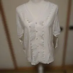 Leciel.ホワイト 半袖 Vネック シャツ