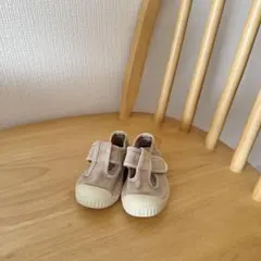 シエンタ ベージュ スニーカー