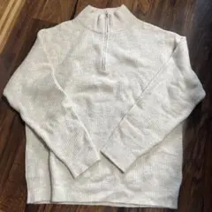 クリーム色 ハイネック セーター ユニクロ