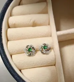 【高級品】緑翡翠の花形ピアス