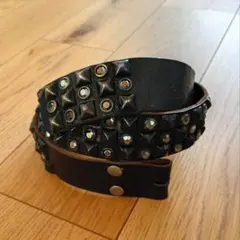 ピラミッドスタッズベルト