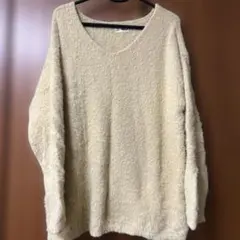 TITICACA ベージュ Vネックセーターのサムネイル