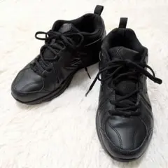 ブラック スニーカー