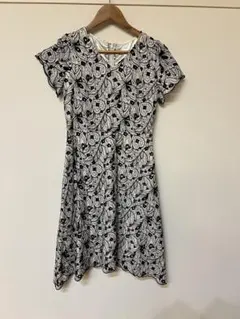 花柄 Vネック 半袖ミニワンピース