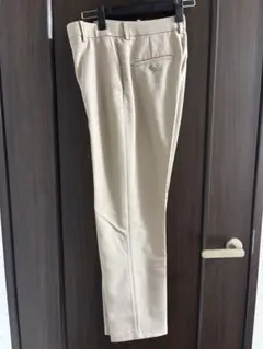 ベージュ スラックス