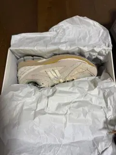 AURALEE × New Balance 1906R "Beige"のサムネイル