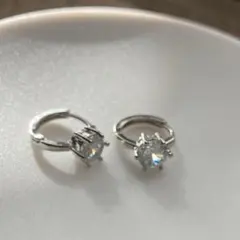 ラウンドカット クリスタル シルバー ピアス 上品 通勤