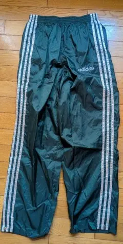 adidas　ナイロンパンツ　シャカシャカ　スリーストライプス　スリーライン