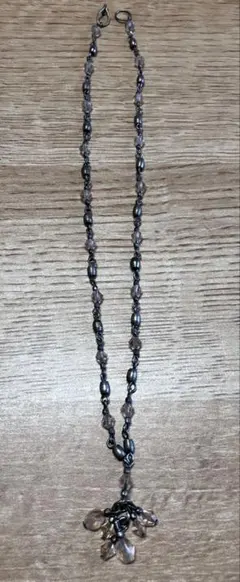 エレガントなビーズチェーンネックレス