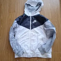 ジュニア　Nike フード付きジャケット ホワイト/グレー　Lサイズ