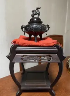 翡翠製 獅子の彫刻 木製台座付き　蓋付き香炉 翡翠製 獅子の彫刻 木製台座付き 蓋付き香炉 インテリア小物