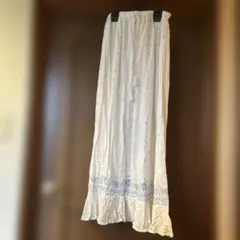 カヒコ　ロングスカート ホワイト ブルーのサムネイル