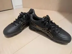 ASICS サッカーシューズ ブラック/ゴールド 21.5cm