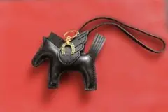 【新品】レザー風　ペガサス　チャーム ブラック ホースシュー付き