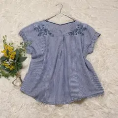 UNTITLED サイズ2 ストライプ柄 半袖シャツ 刺繍入り　Vネック　可愛い