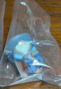 新品　かくれんぼフィギュア