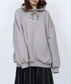 PUNYUS ロゴ刺繍パーカー