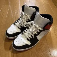 ホワイト/ブラック/レッド ハイカットスニーカー