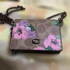 美品　（ほぼ新品）coachショルダーウォレットシグネチャーPVC花柄